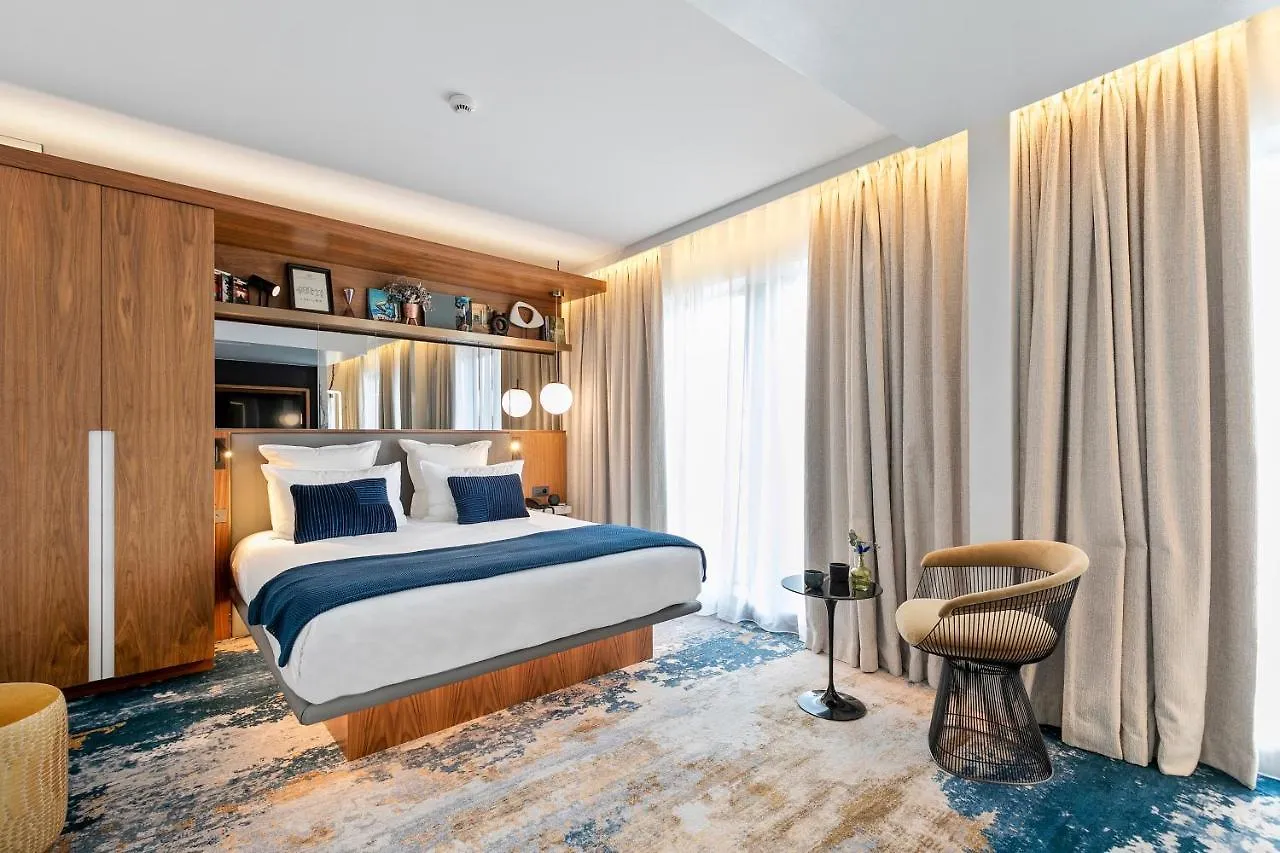 Card Hotel Paris