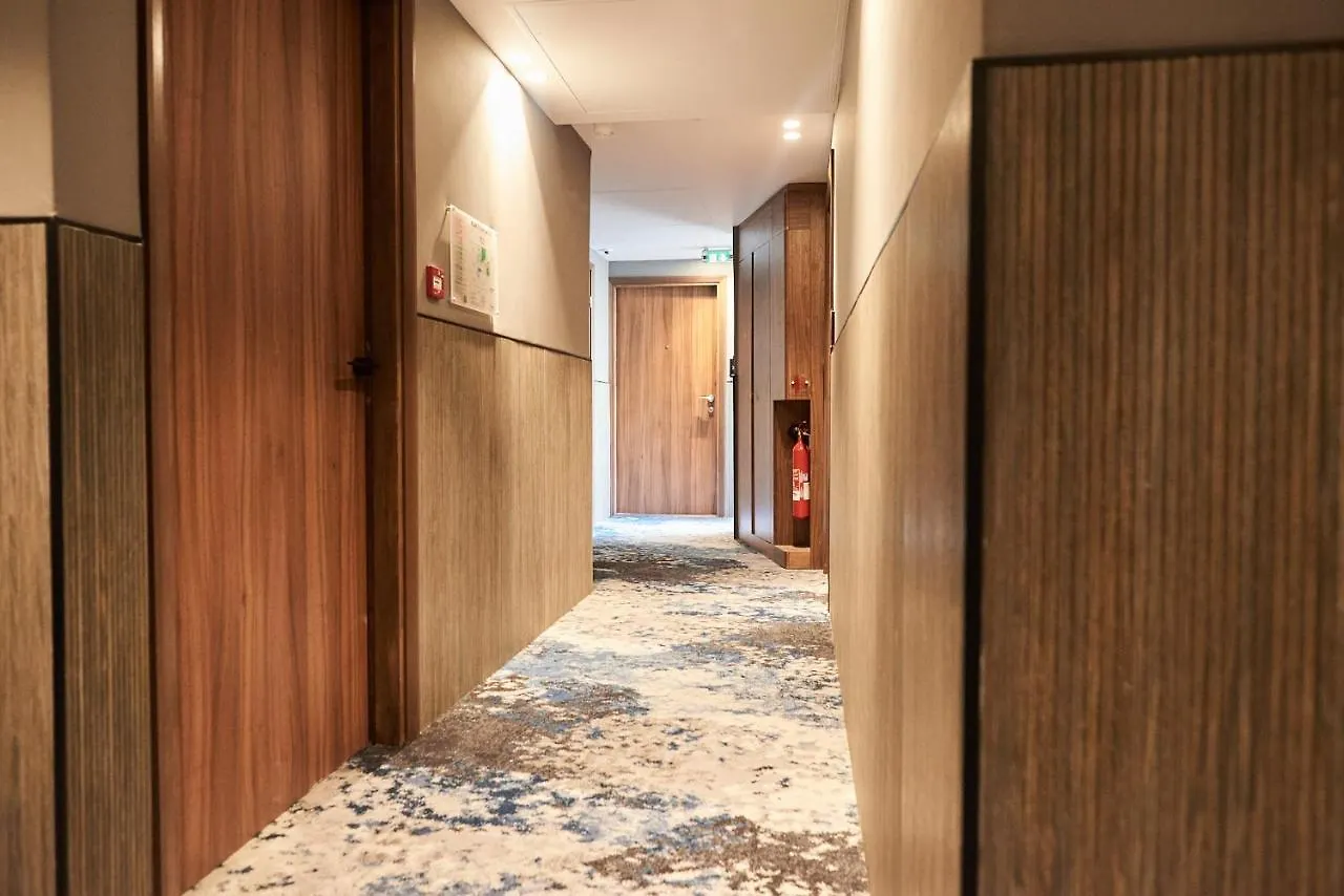Card Hotel Paris