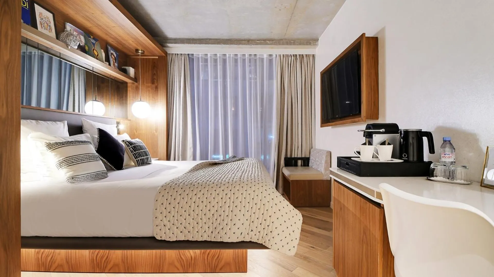 Card Hotel Paris