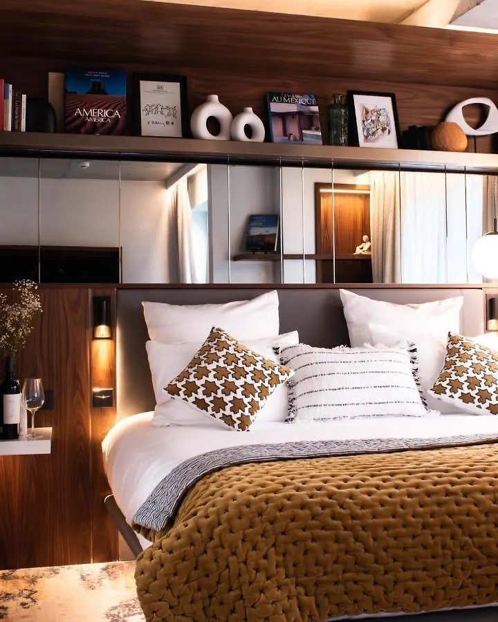 Card Hotel Paris