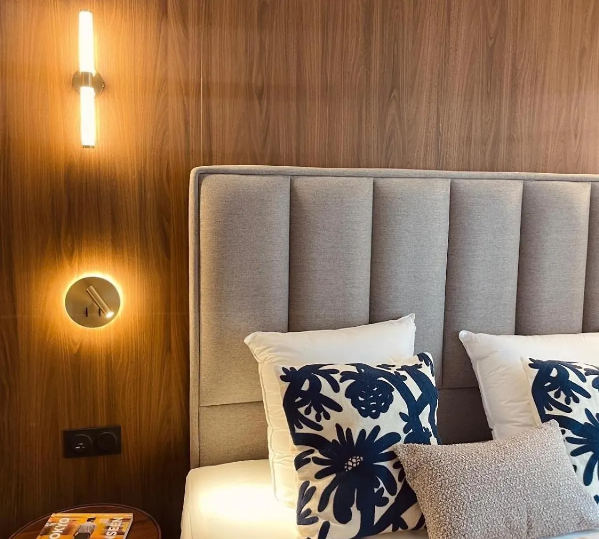 Card Hotel Paris